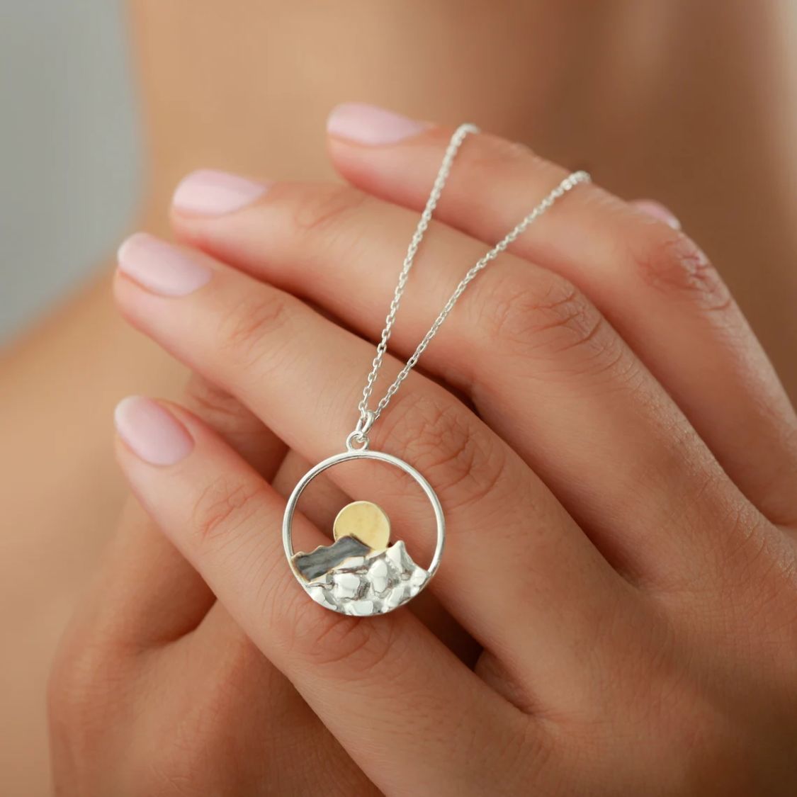 إليونورا® | قلادة الجبال