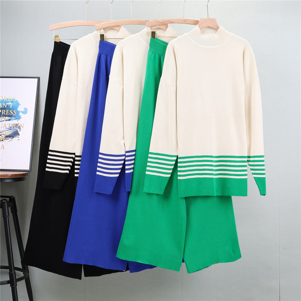 ليا® - مجموعة كلاسيكية ومريحة بتصميم ثنائي الألوان مع ياقة واقفة